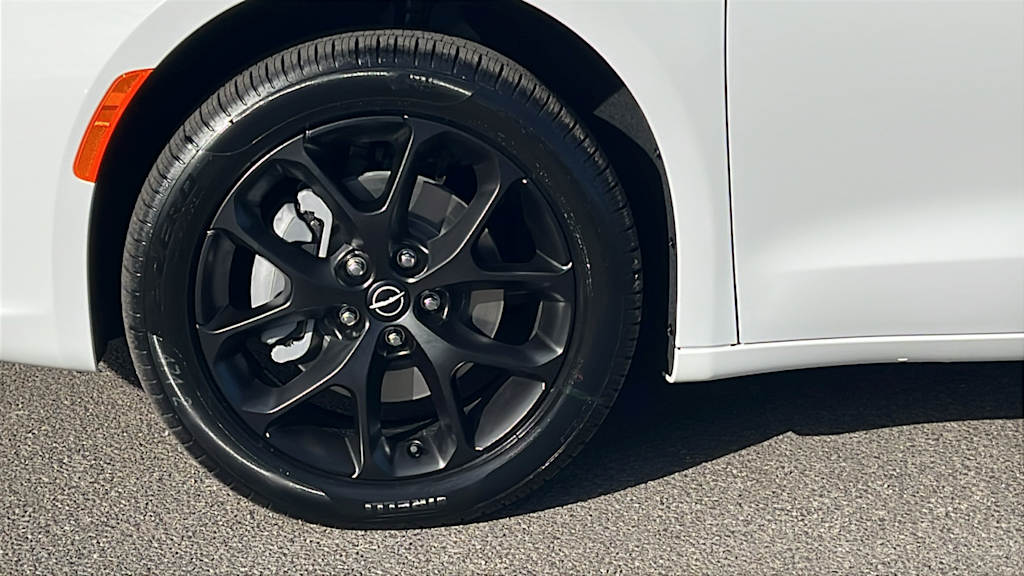 Thumbnail: 2026 Chrysler Pacifica - 8