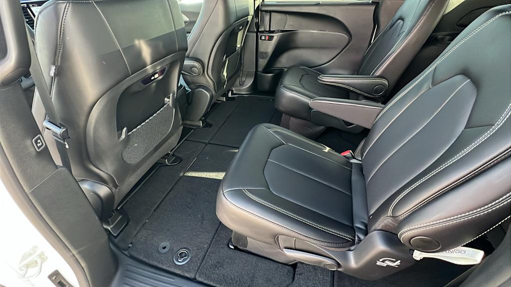 Thumbnail: 2026 Chrysler Pacifica - 12