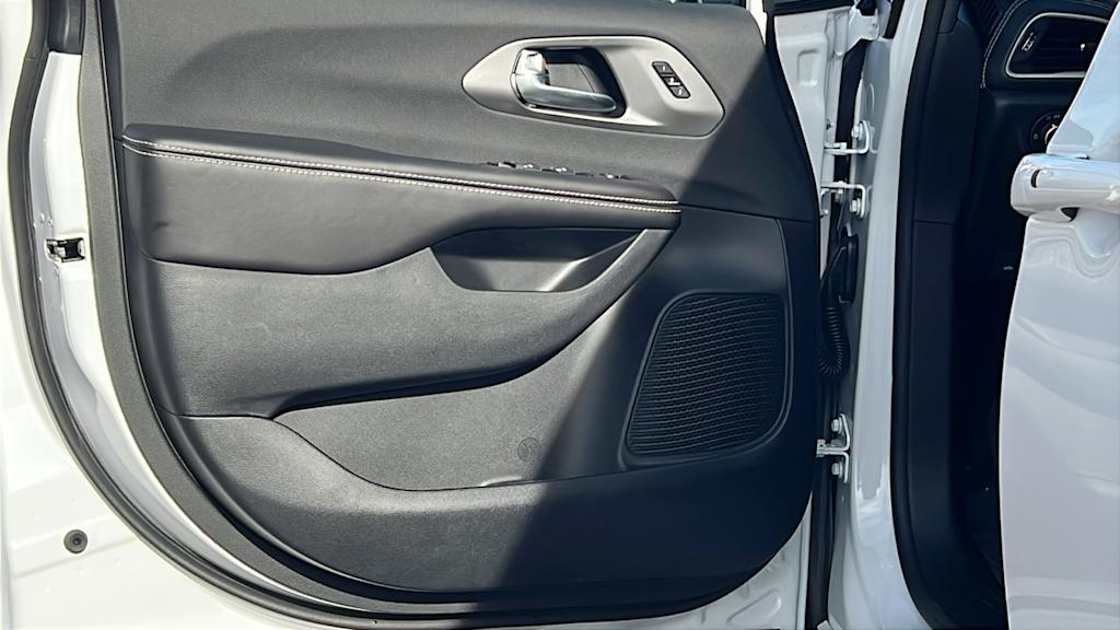 Thumbnail: 2026 Chrysler Pacifica - 28