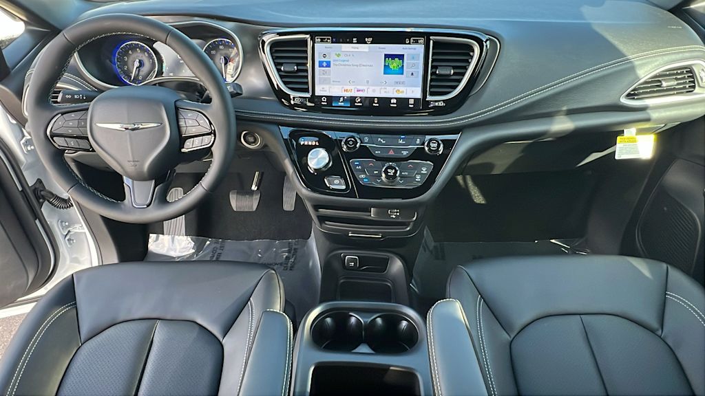 Thumbnail: 2026 Chrysler Pacifica - 13