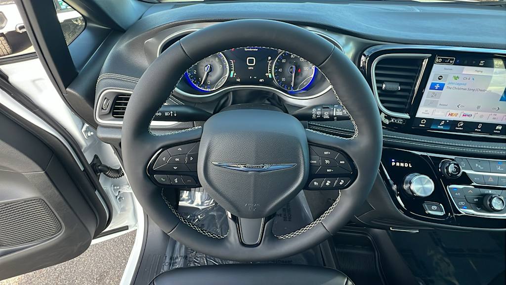 Thumbnail: 2026 Chrysler Pacifica - 9
