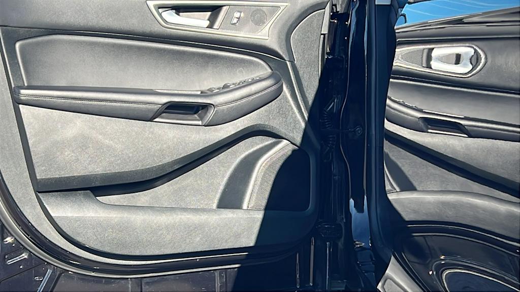 Thumbnail: 2023 Ford Edge - 28