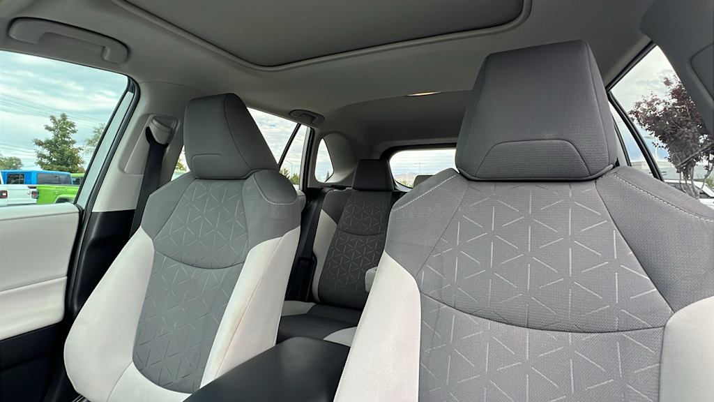 Thumbnail: 2020 Toyota RAV4 - 10