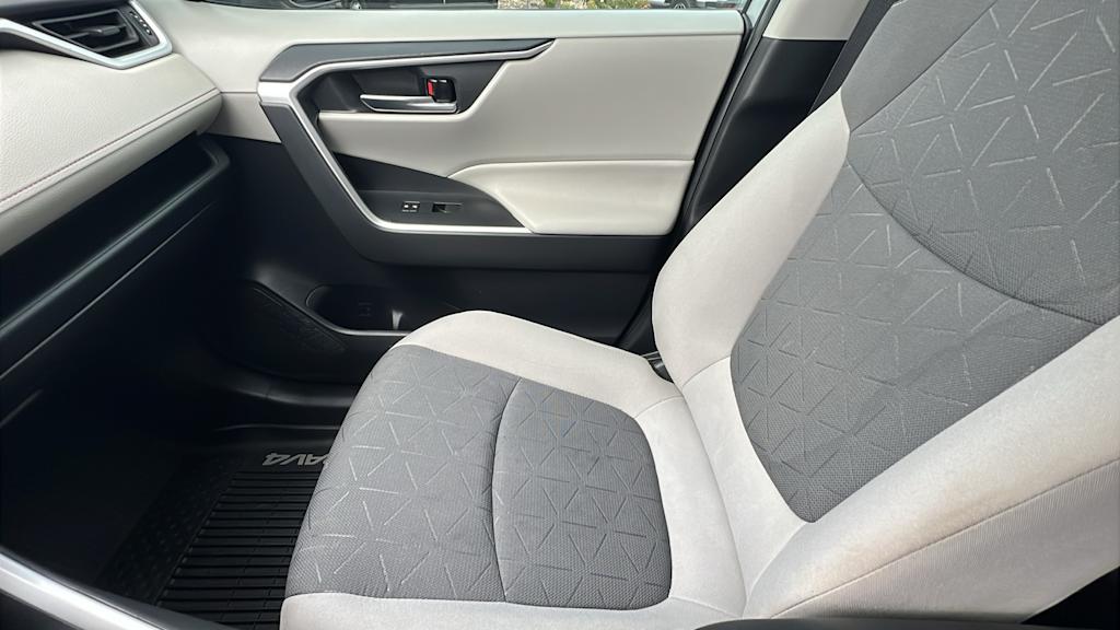 Thumbnail: 2020 Toyota RAV4 - 11