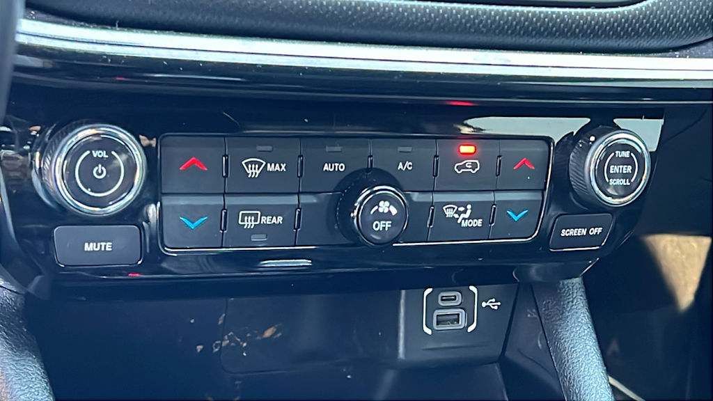 Thumbnail: 2022 Jeep Compass - 22