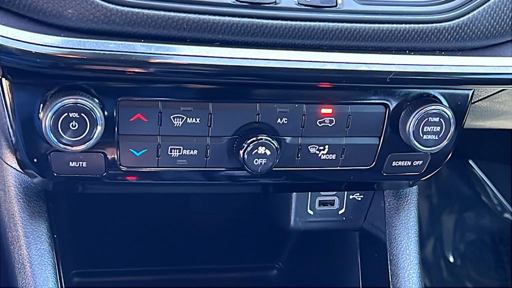 Thumbnail: 2023 Jeep Compass - 22