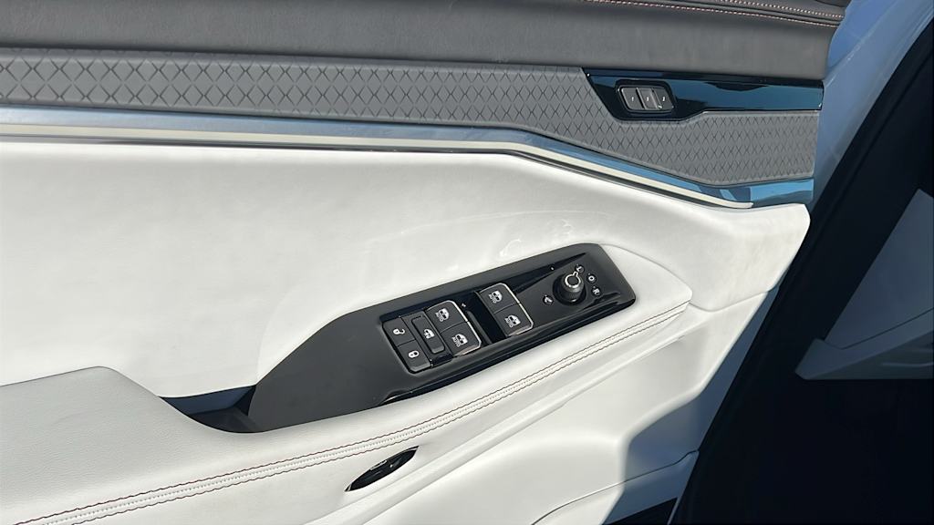 Thumbnail: 2025 Jeep Wagoneer S - 27