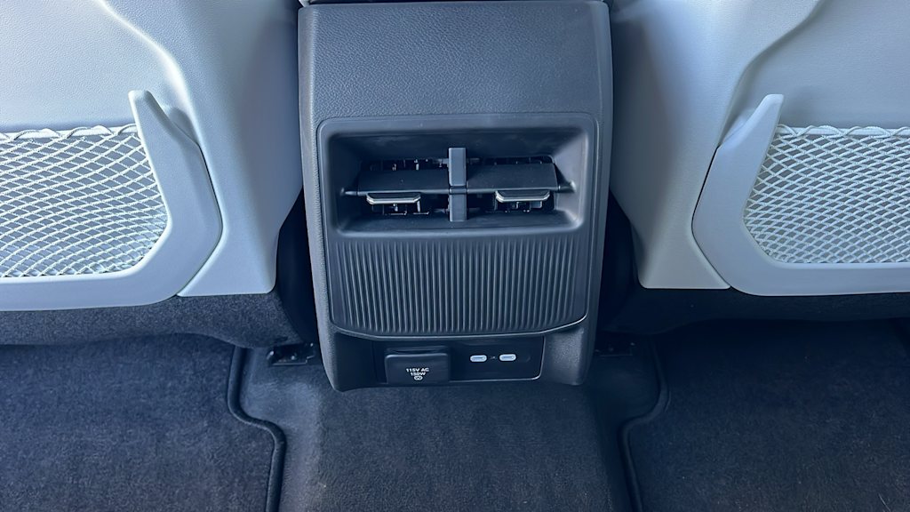 Thumbnail: 2025 Jeep Wagoneer S - 29