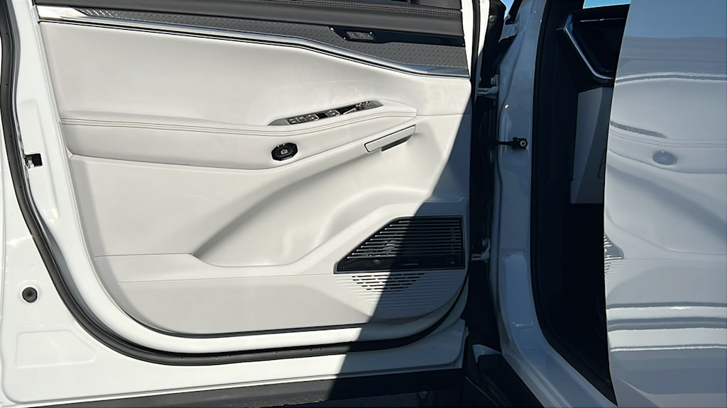 Thumbnail: 2025 Jeep Wagoneer S - 28