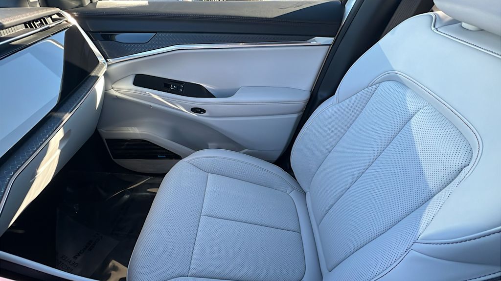 Thumbnail: 2025 Jeep Wagoneer S - 11