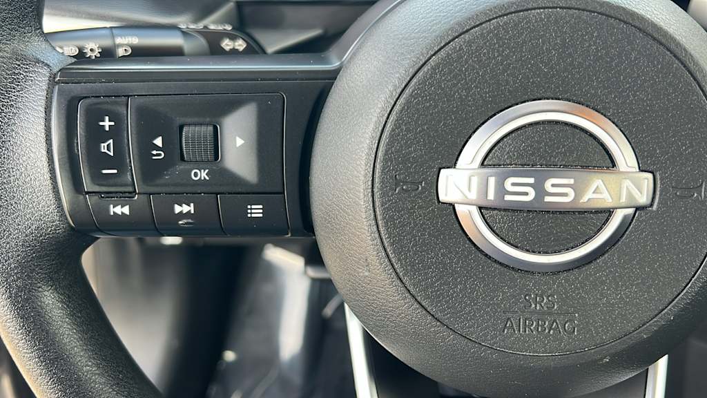 Thumbnail: 2025 Nissan Kicks - 25