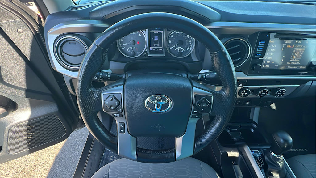 Thumbnail: 2016 Toyota Tacoma - 9