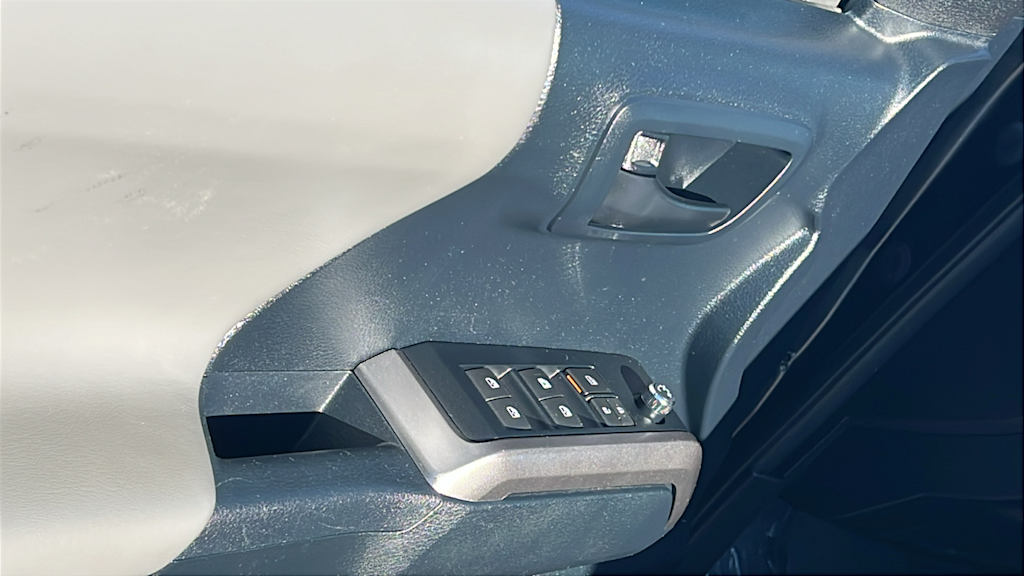 Thumbnail: 2016 Toyota Tacoma - 26
