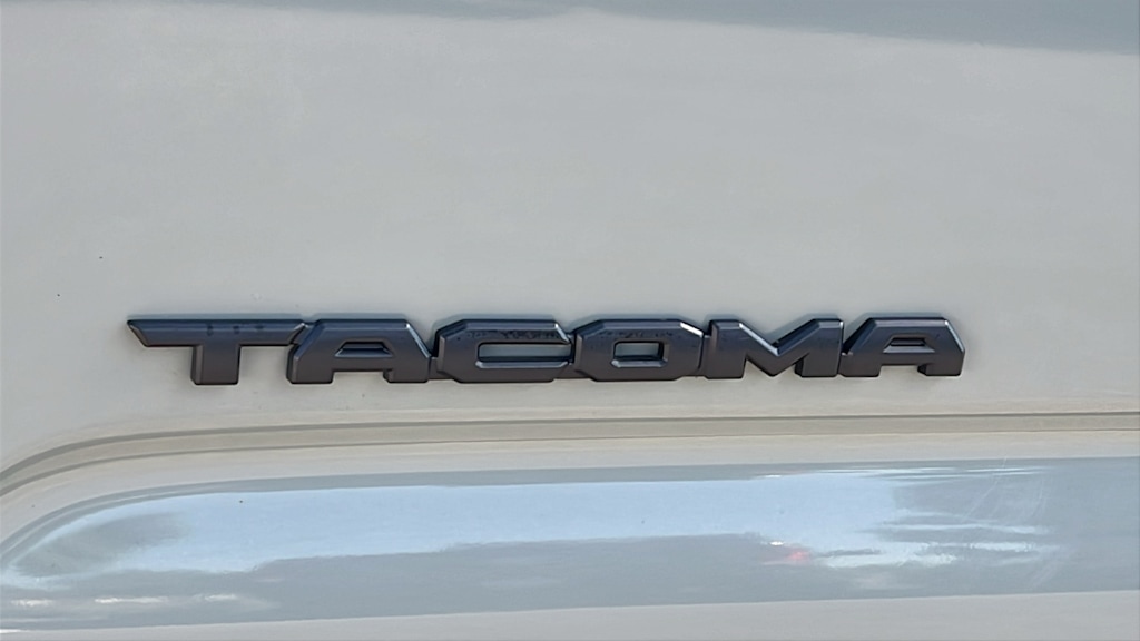 Thumbnail: 2022 Toyota Tacoma - 7