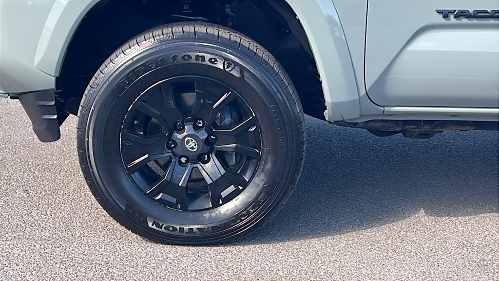 Thumbnail: 2022 Toyota Tacoma - 8