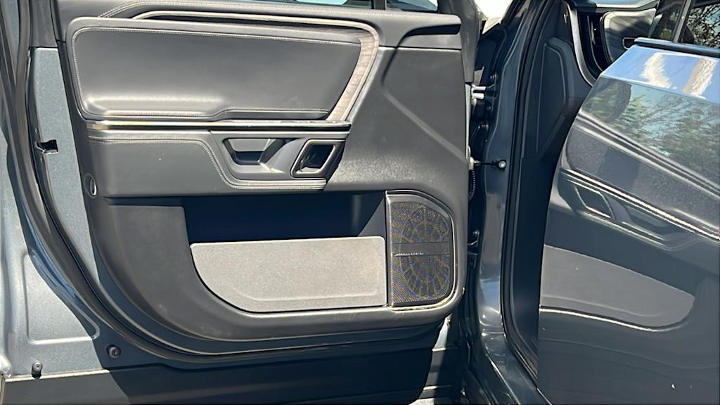 Thumbnail: 2022 Rivian R1T - 27