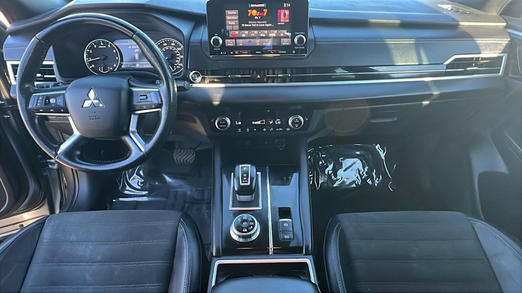 Thumbnail: 2022 Mitsubishi Outlander - 13