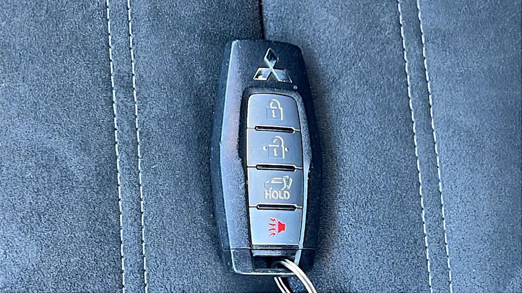 Thumbnail: 2022 Mitsubishi Outlander - 17