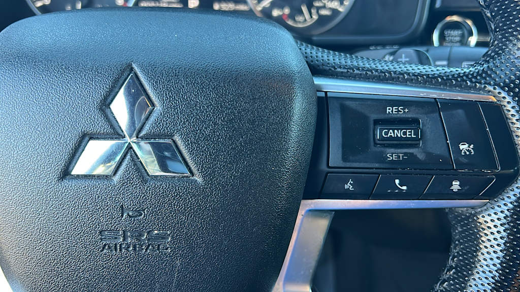 Thumbnail: 2022 Mitsubishi Outlander - 26