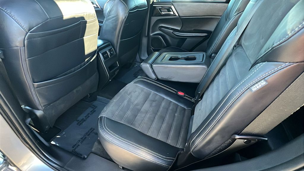 Thumbnail: 2022 Mitsubishi Outlander - 12