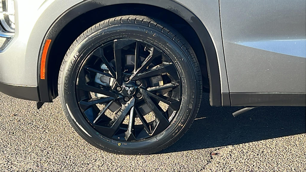 Thumbnail: 2022 Mitsubishi Outlander - 8