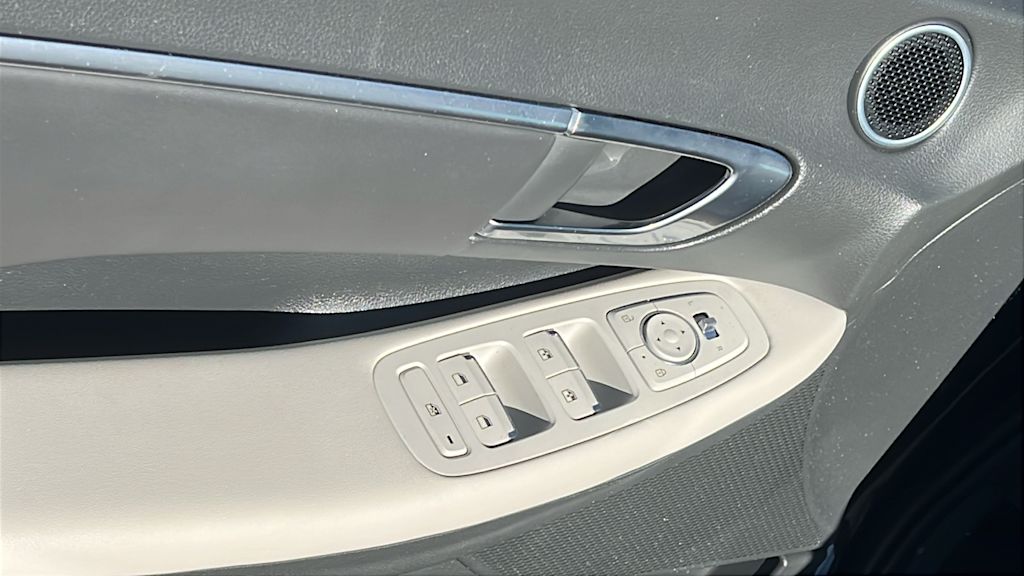 Thumbnail: 2023 Hyundai Sonata - 28