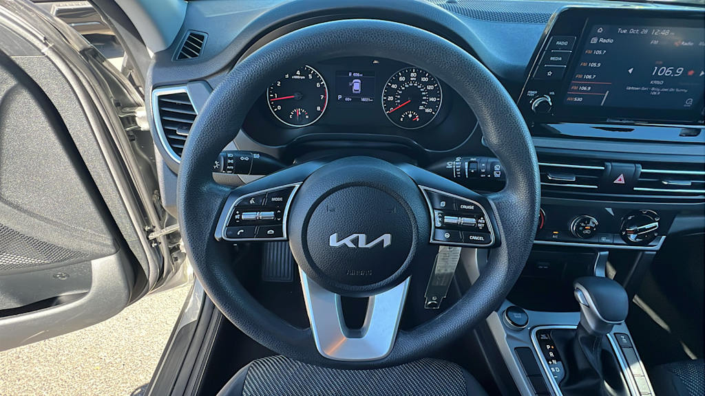 Thumbnail: 2023 Kia Seltos - 9