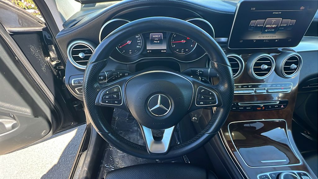 Thumbnail: 2017 Mercedes-Benz GLC - 9