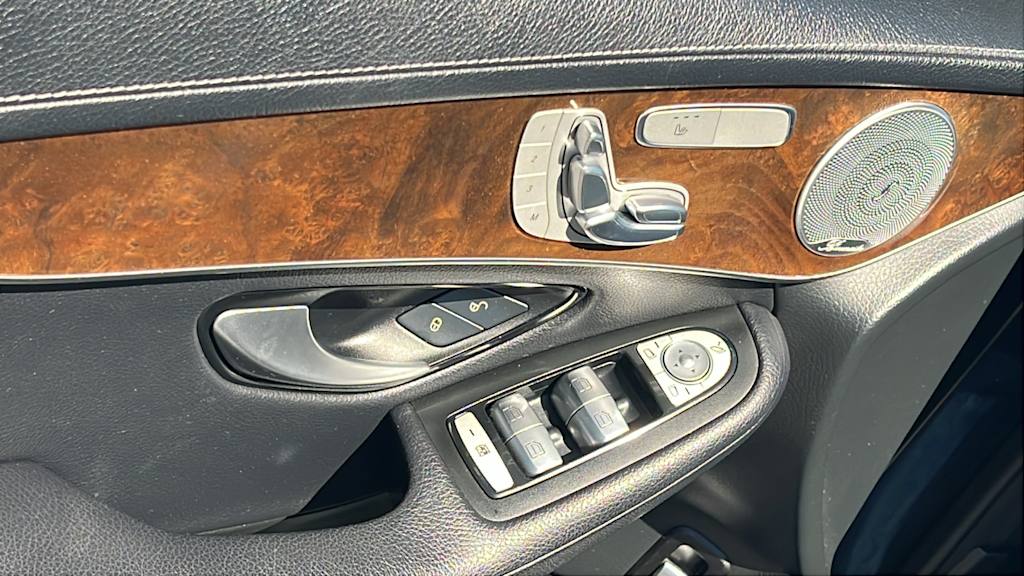 Thumbnail: 2017 Mercedes-Benz GLC - 27