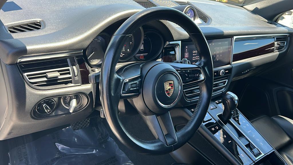 Thumbnail: 2024 Porsche Macan - 2