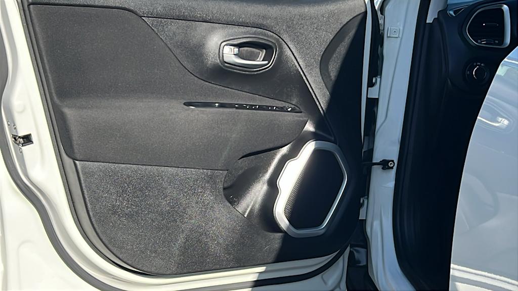 Thumbnail: 2021 Jeep Renegade - 29