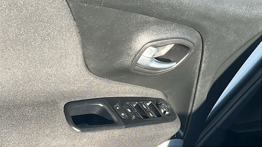 Thumbnail: 2021 Jeep Renegade - 28