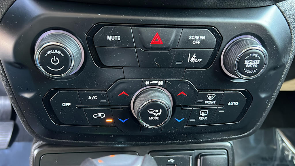 Thumbnail: 2021 Jeep Renegade - 23