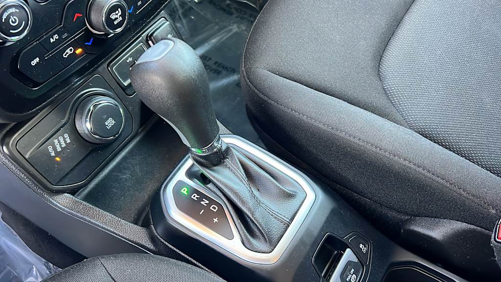 Thumbnail: 2021 Jeep Renegade - 15