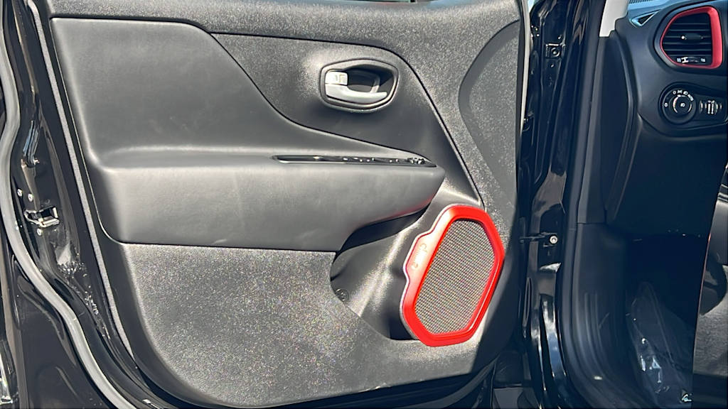 Thumbnail: 2023 Jeep Renegade - 28