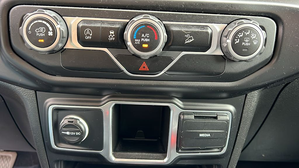 Thumbnail: 2021 Jeep Wrangler - 23