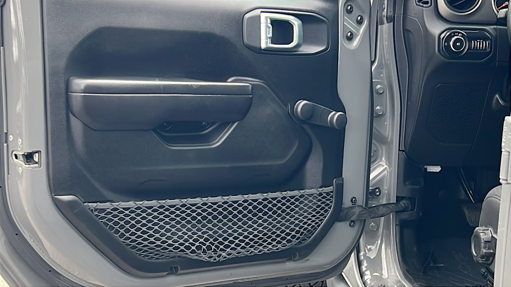 Thumbnail: 2021 Jeep Wrangler - 29