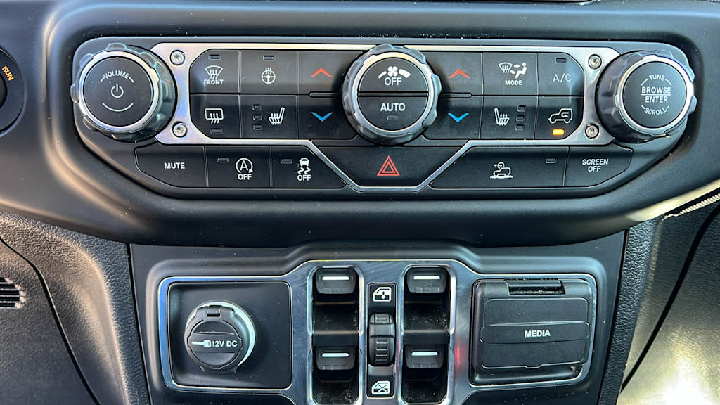 Thumbnail: 2021 Jeep Wrangler - 23