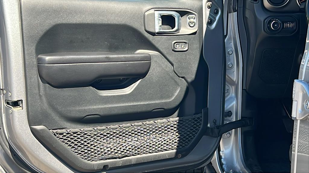 Thumbnail: 2021 Jeep Wrangler - 29