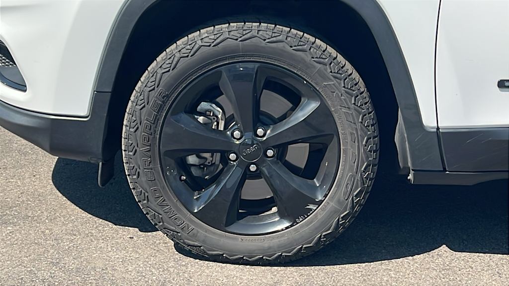 Thumbnail: 2020 Jeep Cherokee - 7