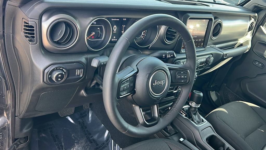 Thumbnail: 2023 Jeep Gladiator - 2