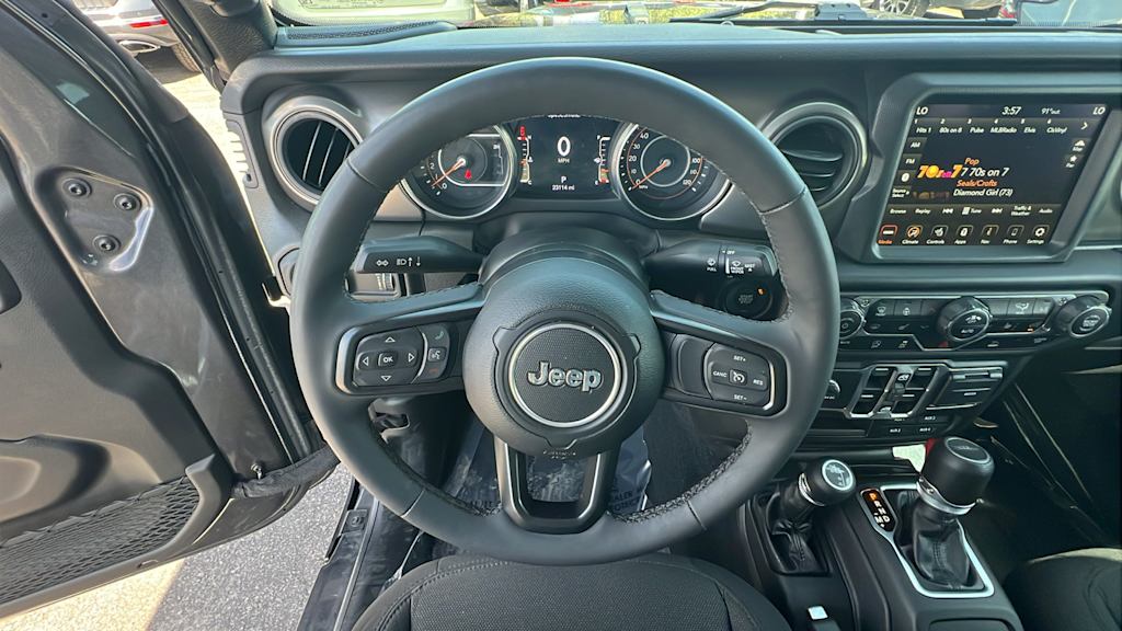 Thumbnail: 2023 Jeep Gladiator - 9