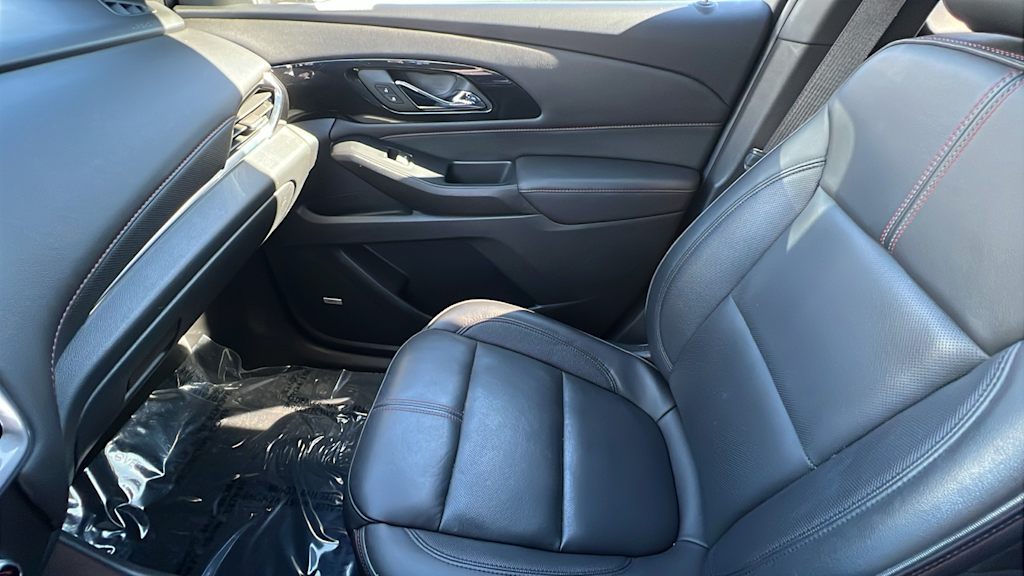 Thumbnail: 2022 Chevrolet Traverse - 11