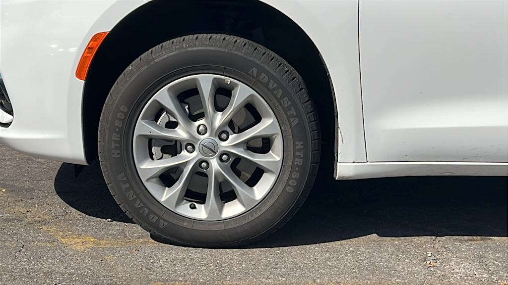 Thumbnail: 2024 Chrysler Pacifica - 7