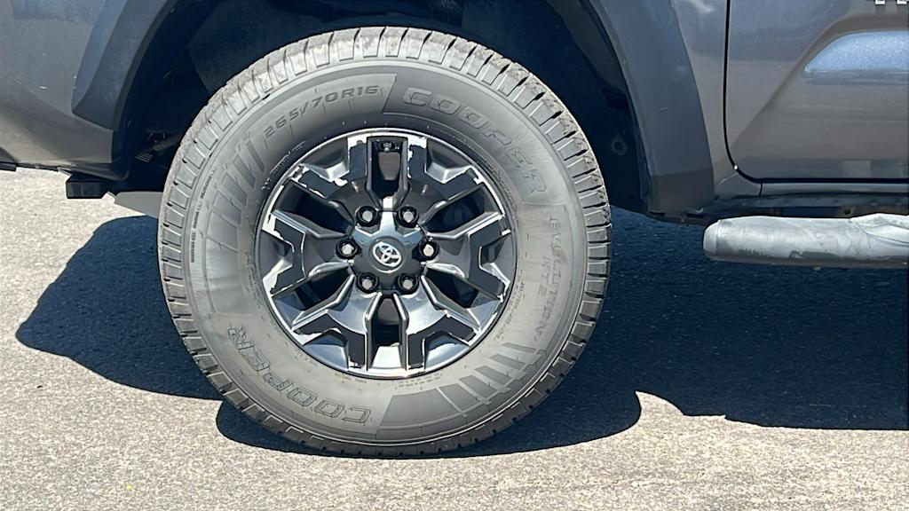 Thumbnail: 2017 Toyota Tacoma - 7
