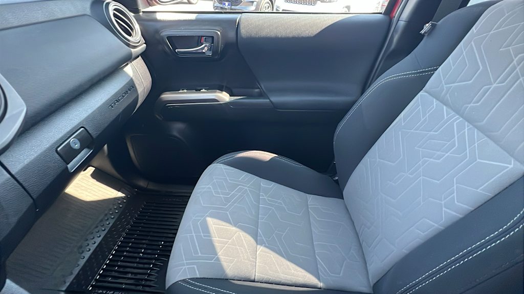 Thumbnail: 2022 Toyota Tacoma - 10