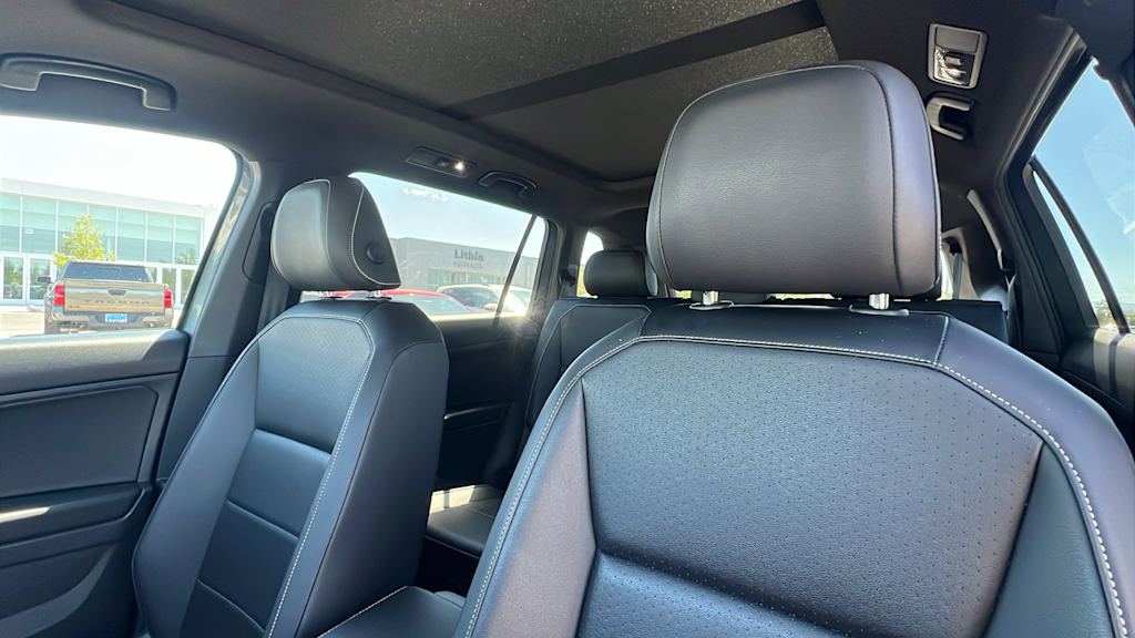 Thumbnail: 2021 Volkswagen Tiguan - 10
