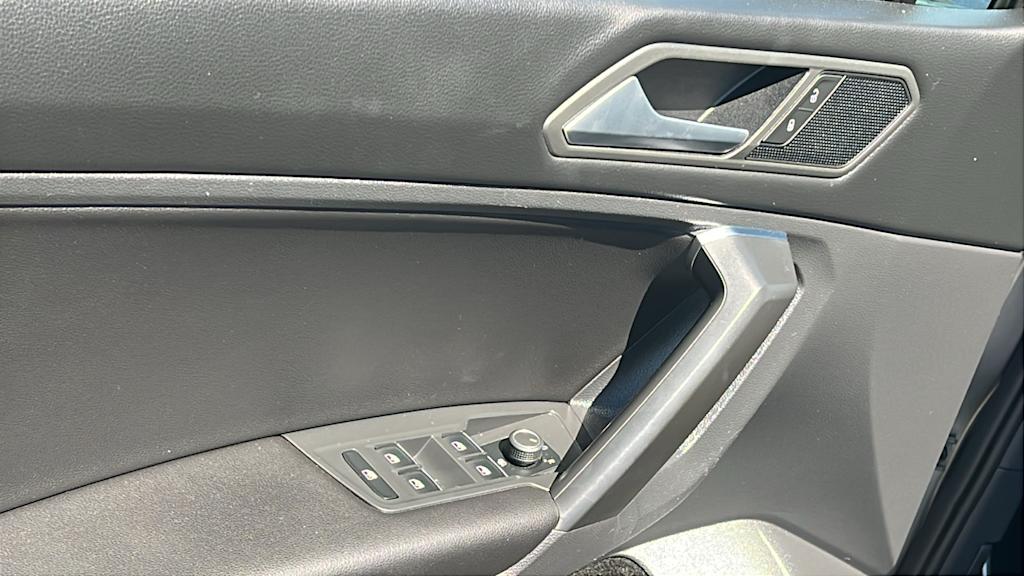 Thumbnail: 2021 Volkswagen Tiguan - 28