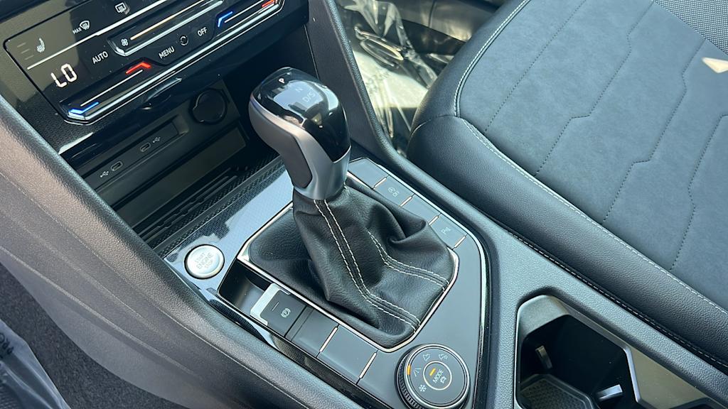 Thumbnail: 2025 Volkswagen Taos - 15