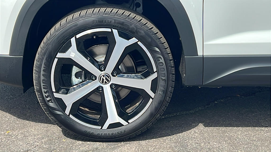 Thumbnail: 2025 Volkswagen Taos - 8